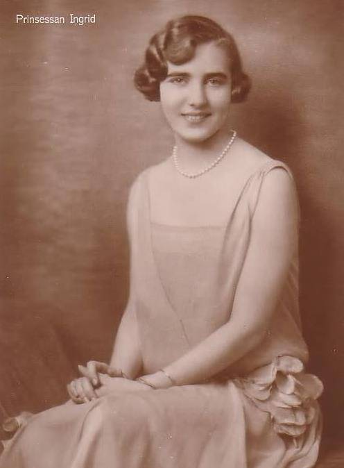 身为嫡长公主的她心高气傲,cos过约瑟芬皇后,也身怀一颗做王后的心.