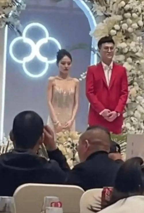 "项思醒却拒绝了他的要求,她说:"这种办丧事的日