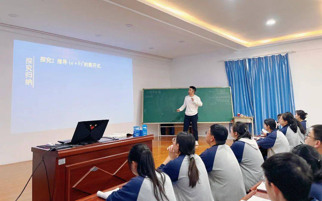 三尺讲台竞风华 以赛促教共成长—郑州励德高中青年教师优质课大赛