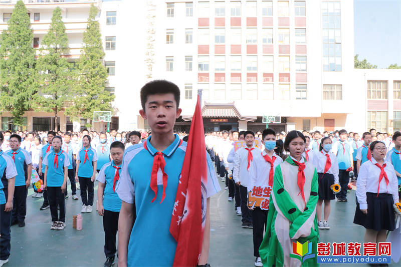 徐州市第十三中学举办离队入团仪式,青春仪式暨八年级地生中考动员