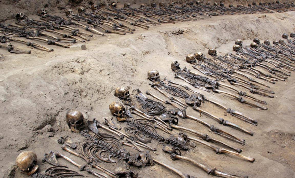 湖北山区修路挖出3000具白骨,73岁老人泪流不止,揭开一段悲壮史