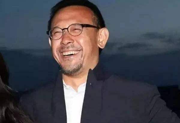 姜文那么骄傲的人,为何被周韵拿得死死的?这个女人不简单