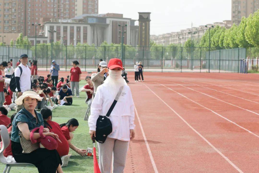 运城市盐湖区王府学校运动会正确打开方式!