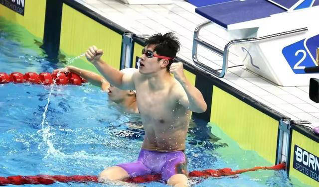 中国19岁游泳天才潘展乐刷新男子100米自由泳世界纪录