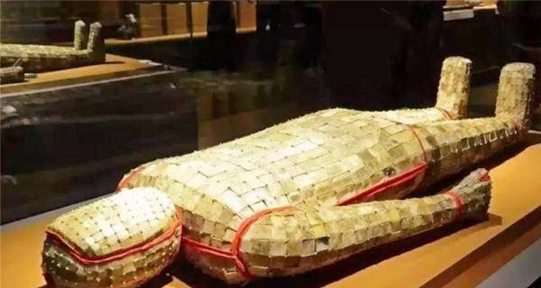 2万块造出的"金缕玉衣":他请专家估价24亿后,从银行骗走5亿