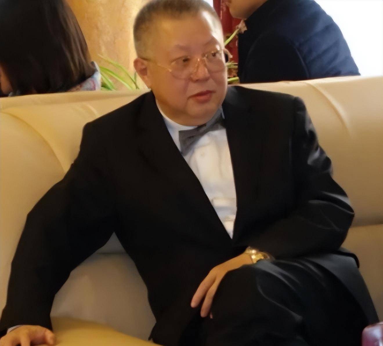 吃中国饭,砸中国锅,伪装30多年的"双面人"李亨利下场大快人心