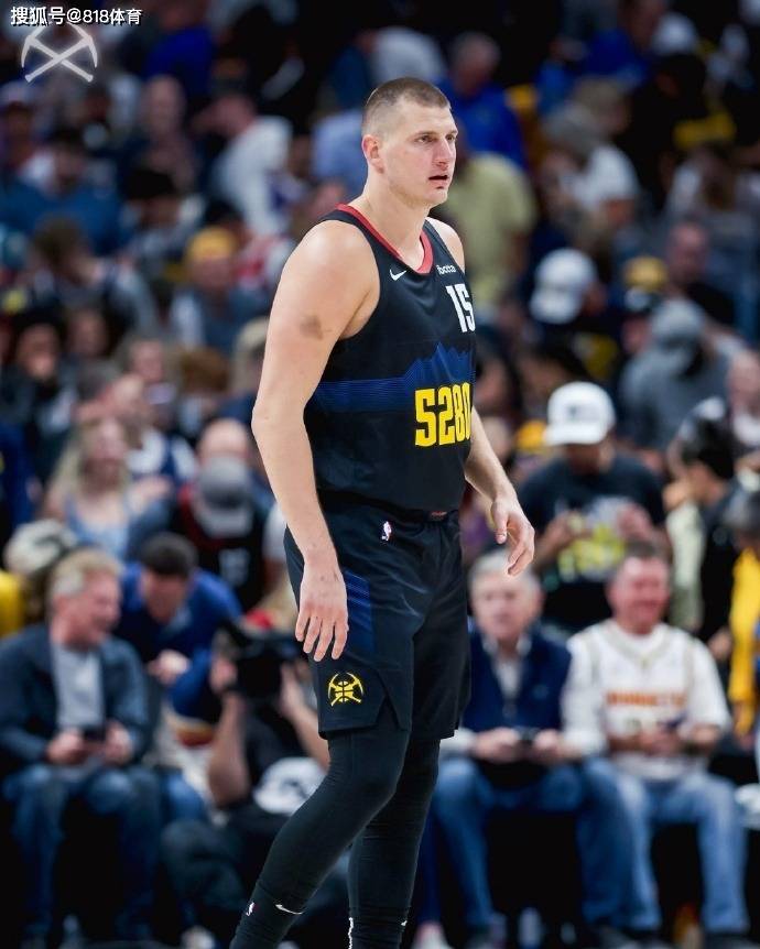 五花肉上天!约基奇被问折叠暴扣:我超猛的 天生神力!