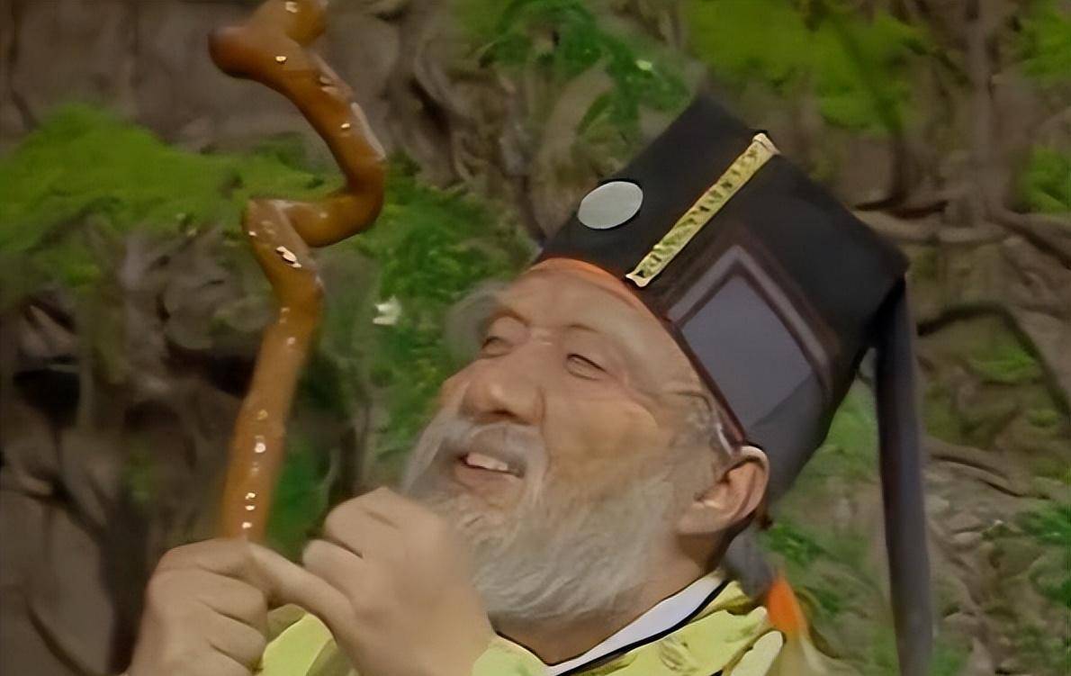 都当过天庭高官,为啥孙悟空可以随意使唤土地公,而猪八戒却不行