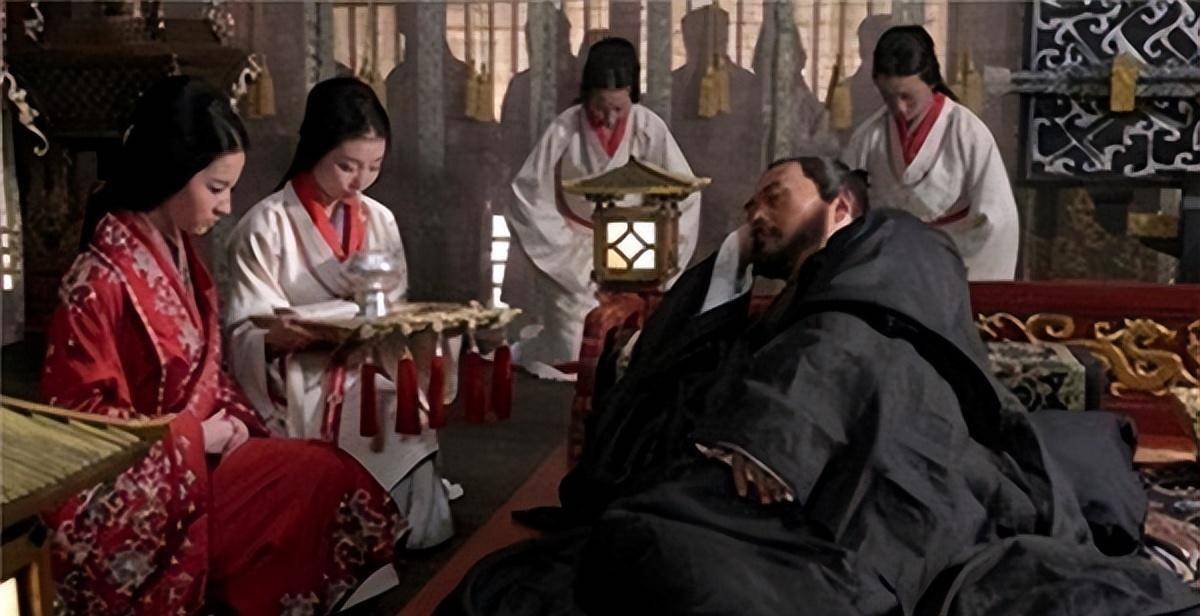 父亲死于张飞之手,母亲被曹操强占,他长大成一代名将,名字熟悉