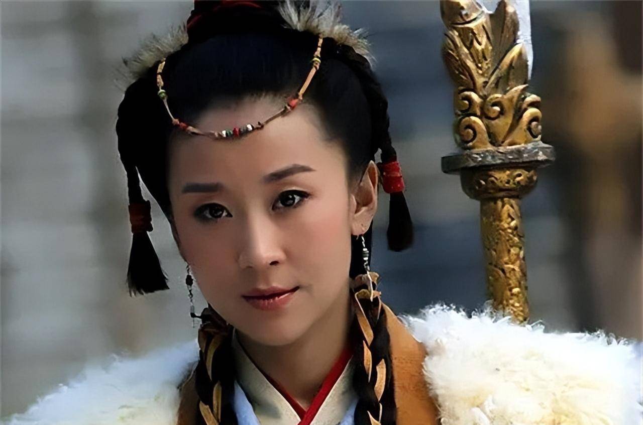 其他女将第三位则是杨大郎的妻子,十二寡妇之首,周云镜.