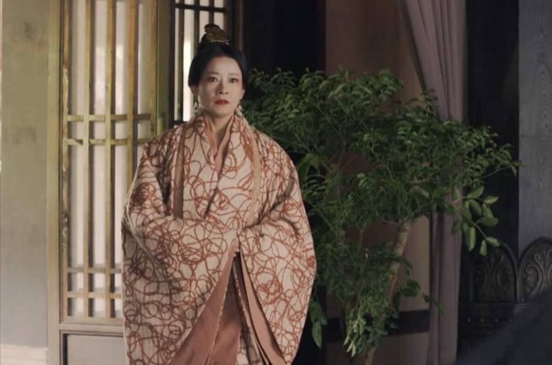 祖母古墓,发现一特殊动物遗址,如今早已经灭绝_墓穴_异人_华阳夫人