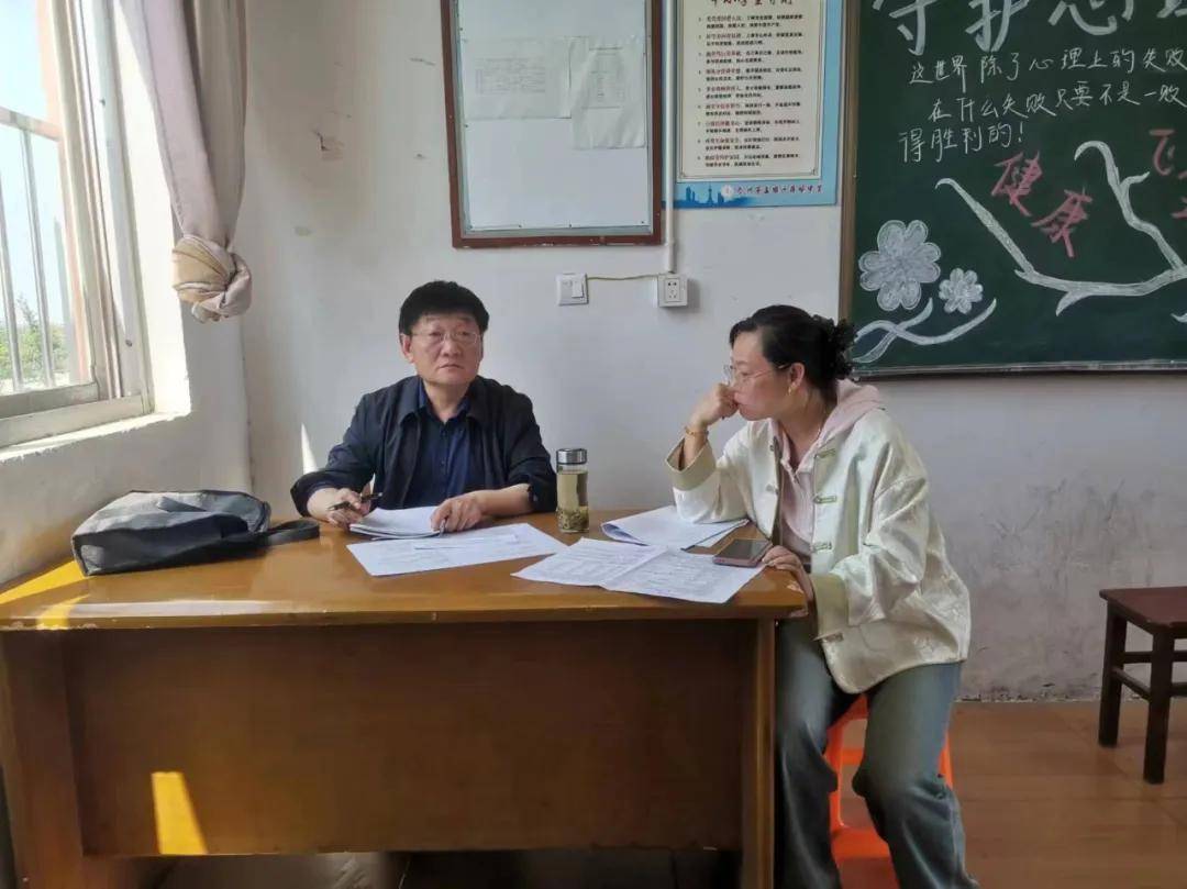 姜堰区教育局视导蒋垛中学教学工作