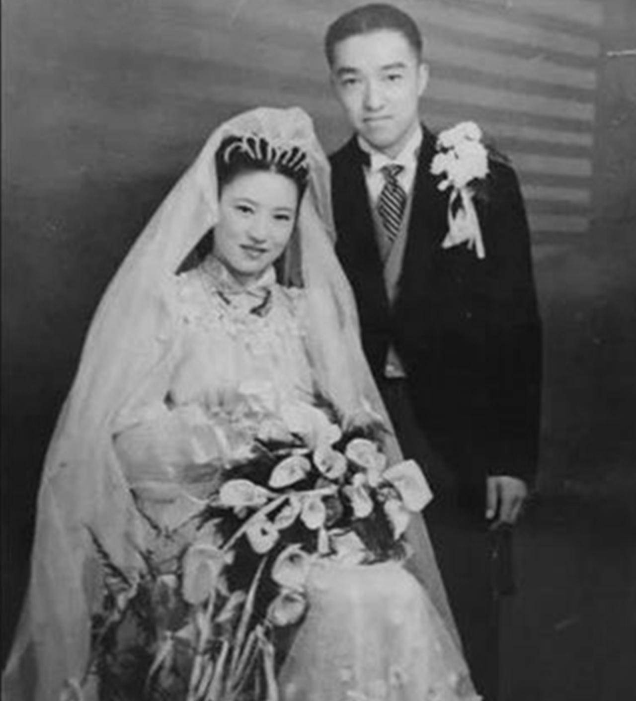 洁癖千金23岁嫁富豪,40岁一贫如洗,上街卖油条成亿万富翁