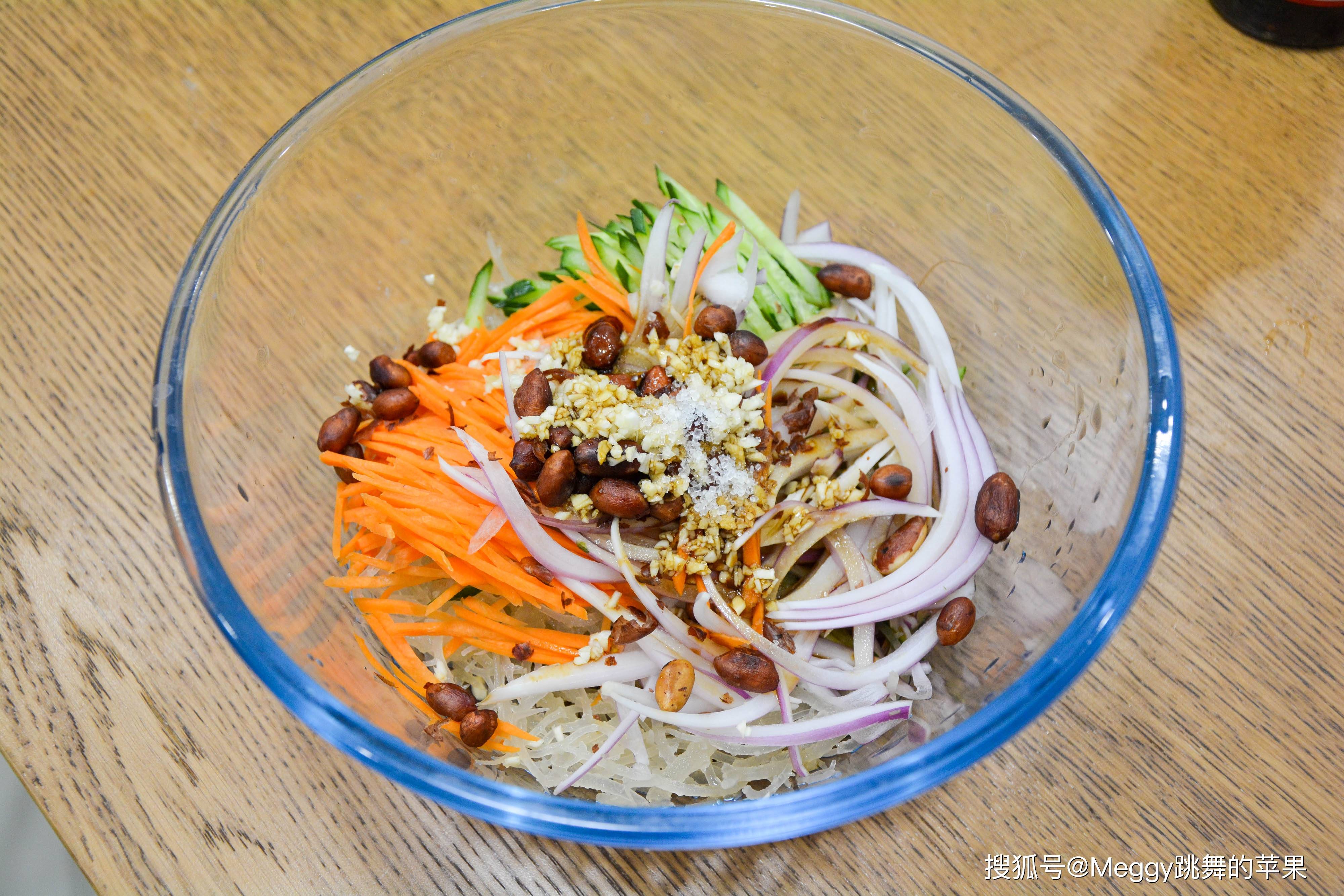 夏天爱吃的2道凉拌菜,无需开火,脆嫩爽口,开胃顺气