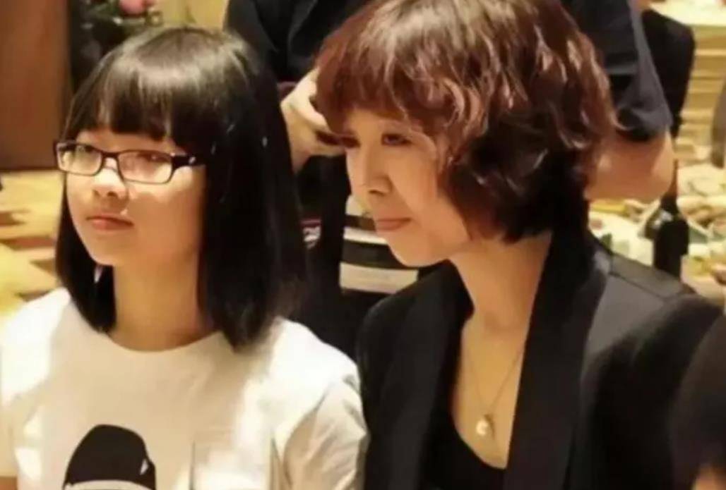 刀郎前妻杨娜:生下女儿40天后跑路,如今刀郎风生水起,她后悔了