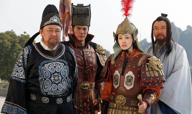 在电视剧塑造李元芳及千牛卫的职位,一方面可以保护狄仁杰的人身安全