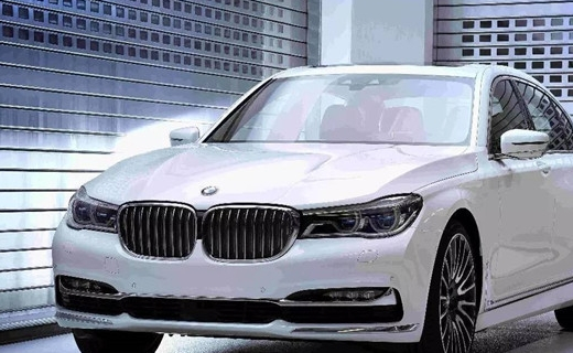 这款车的名字叫做宝马7系,它曾经的售价为90万,近百万的售价几乎让