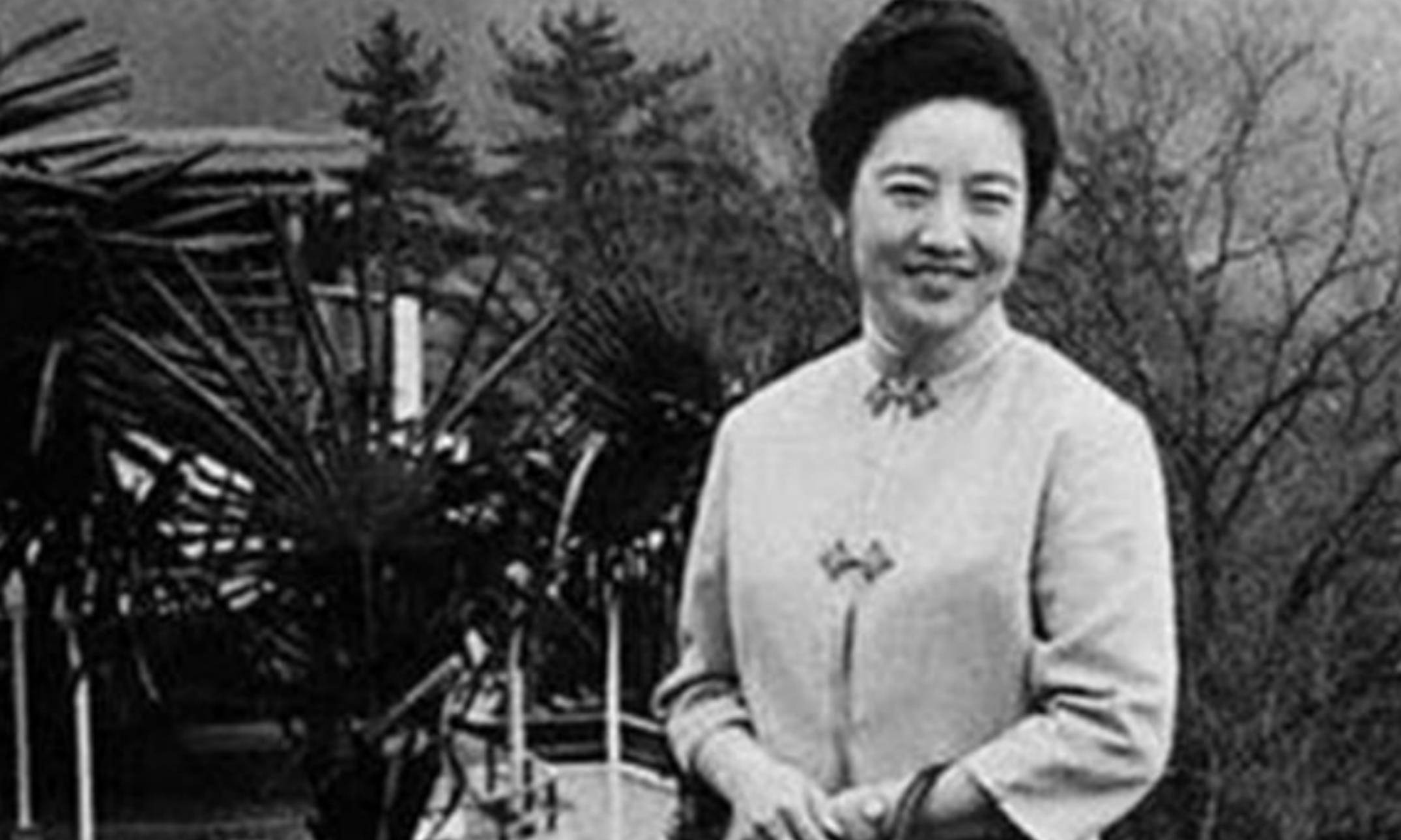 洁癖千金23岁嫁富豪,40岁一贫如洗,上街卖油条成亿万富翁_芷芳_盛毓邮