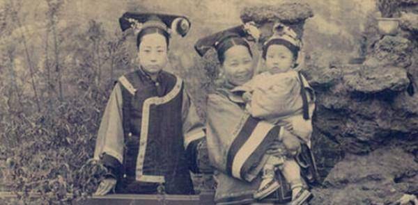 清朝奶妈有2个规矩:每天都必须吃猪肘子,而另一个规矩毫无人性