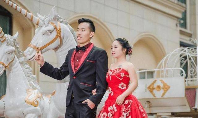 2019年,成都"最美"袖珍女结婚,32岁模样像10岁,如今过得怎样_杨萍