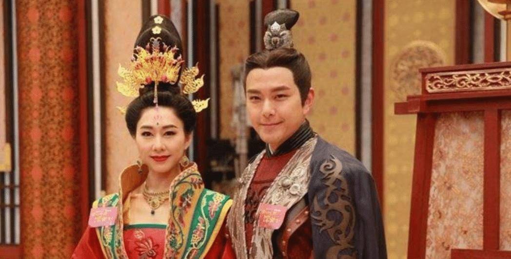 在诗人的笔下,唐玄宗与杨贵妃的爱情是浪漫忠贞的,但在事实上,历史的