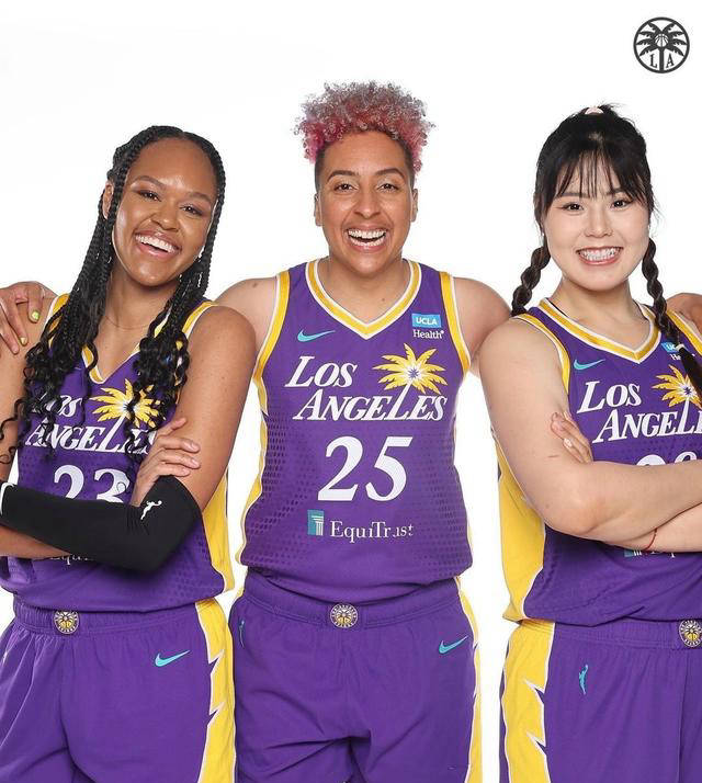 wnba首秀无措!女篮王牌李月汝0分1板,遭教练弃用频繁折返跑