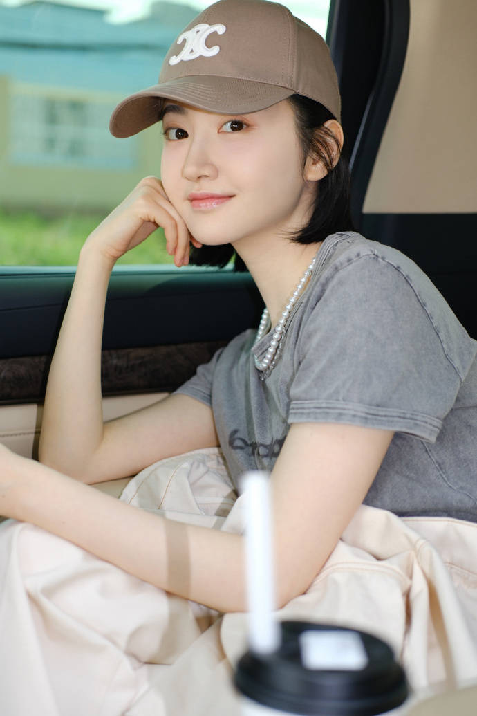 景甜再晒美照,对镜比心清纯甜美,笑容温柔迷人宛如初恋_照片_镜头