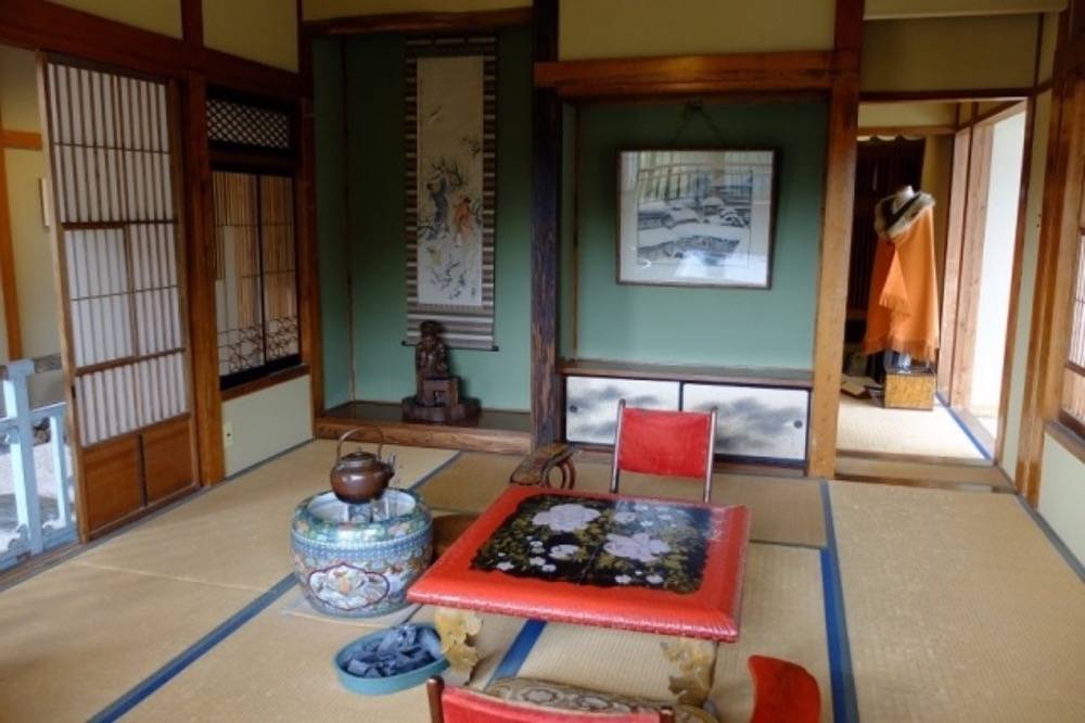 有人说,孤独是日本文学的"大正风"和"昭和风",具有时代的局限性.