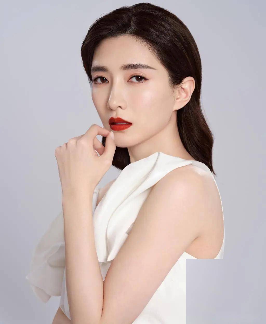 江疏影的最新写真,这身材和魅力谁能顶得住!