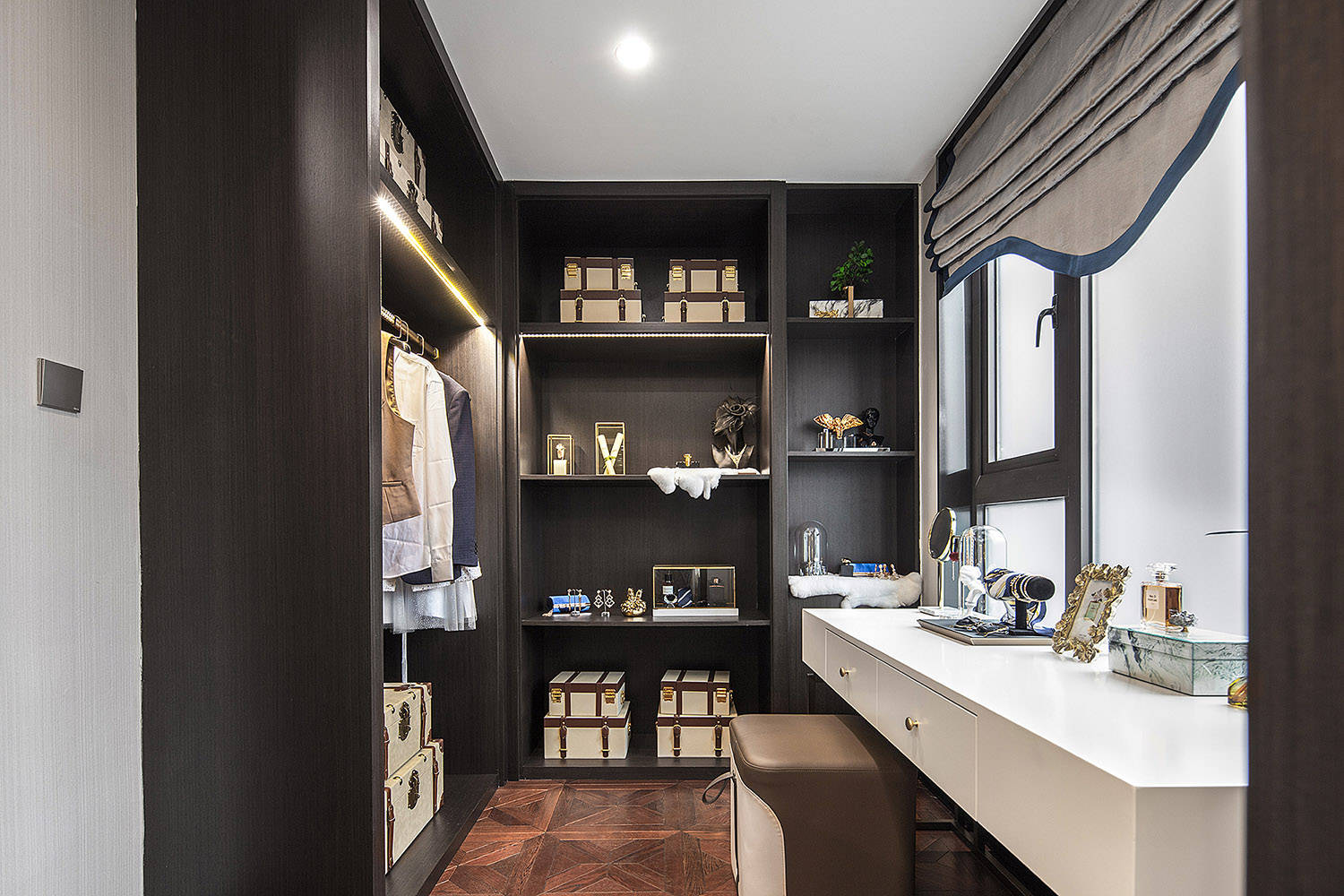 玄关与衣帽间和谐共融:打造完美入口设计