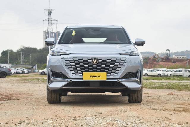 2024款长安uni-k旅行升级版上市,增加侧踏板,售价15.99万元