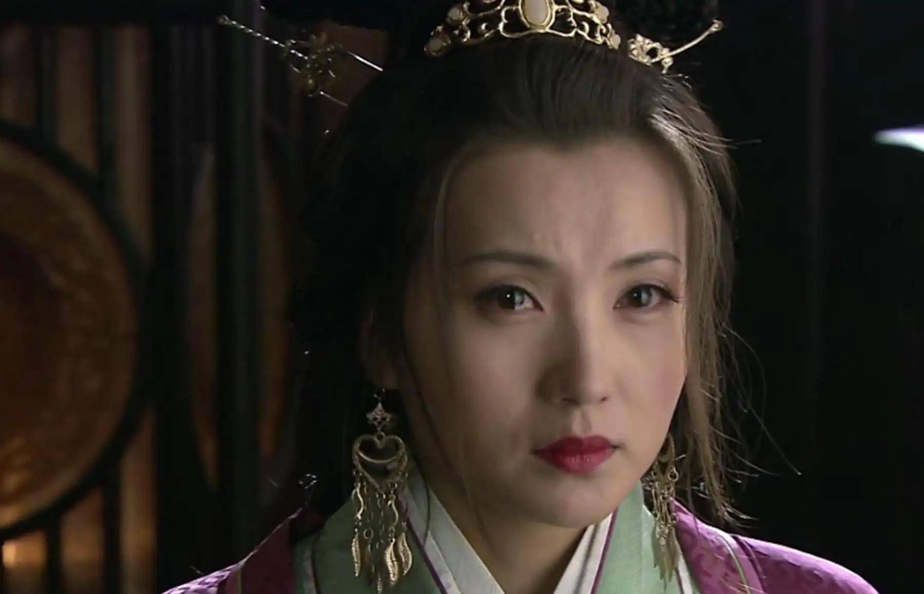 貂蝉被曹操送给关羽后,次日她便自尽,关羽对其做了什么?