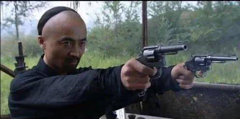 清末恶霸康小八,靠一支左轮手枪为非作歹,最后骂完慈禧被凌迟