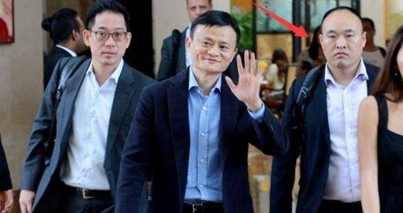 是因为李天金和功夫巨星李连杰相熟,是李连杰将他推荐给了马云
