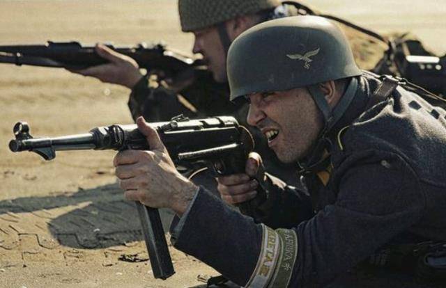 二战"鹰"行动:德国伞兵的绝唱,400人决战美军一个空降师