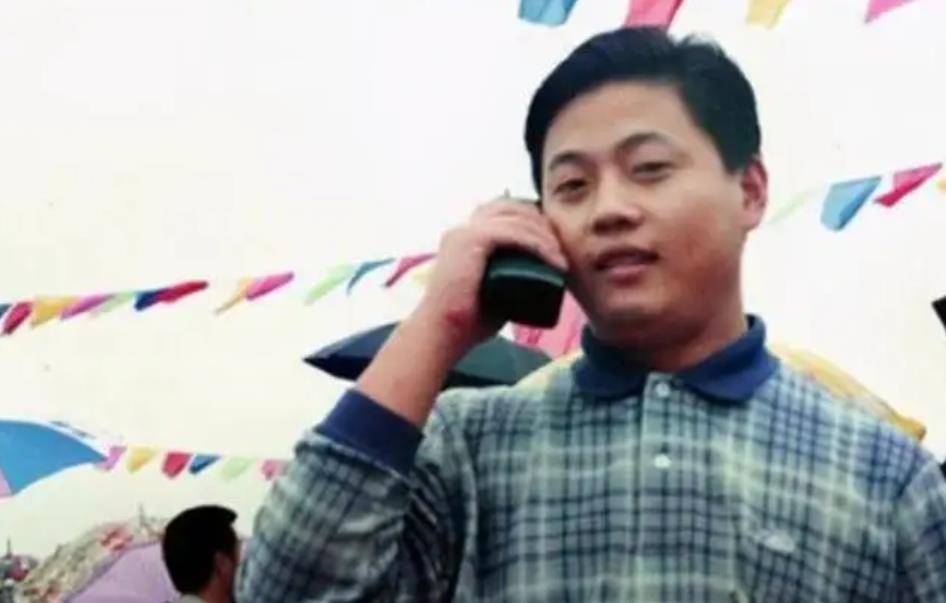 浙江首富王均瑶,38岁离世后妻儿如何?大儿子数年连登胡润富豪榜