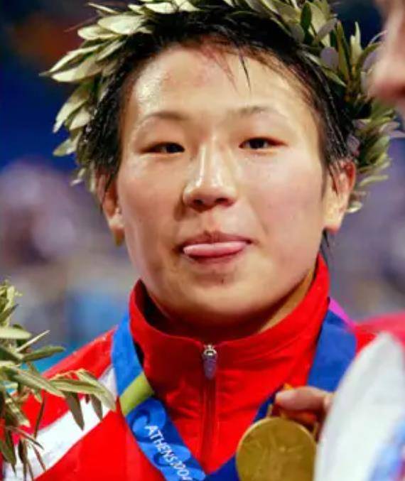 王旭:中国首位女子摔跤奥运冠军,23岁选择退役,后远赴美国学习