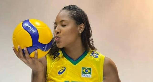 挑战世界第一主攻称号_中国女排_比赛_巴西