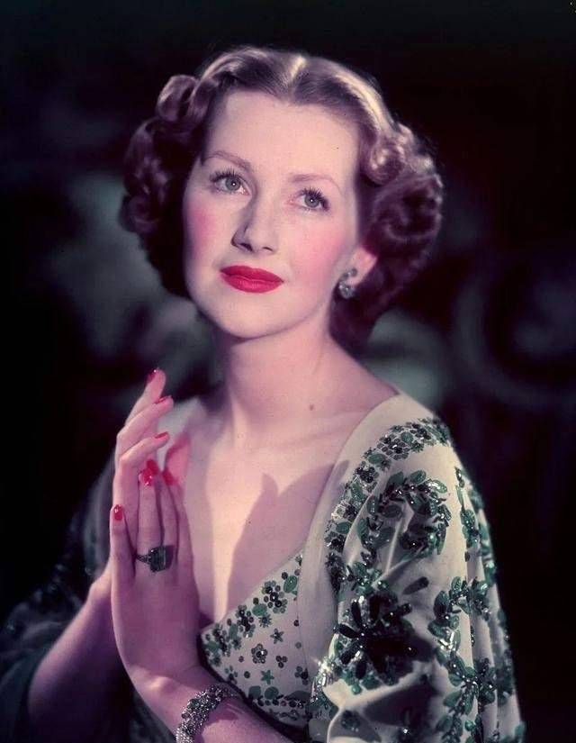 她被戴安娜讨厌了16年,当众推下楼梯也不生气,一生通透又优雅_斯宾塞