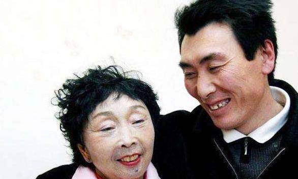 然而,有一种爱情形式却备受争议,那就是忘年之恋.