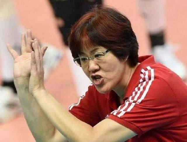 女排天才因打架被开除,郎平曾放言女排永不要她,现成大学老师