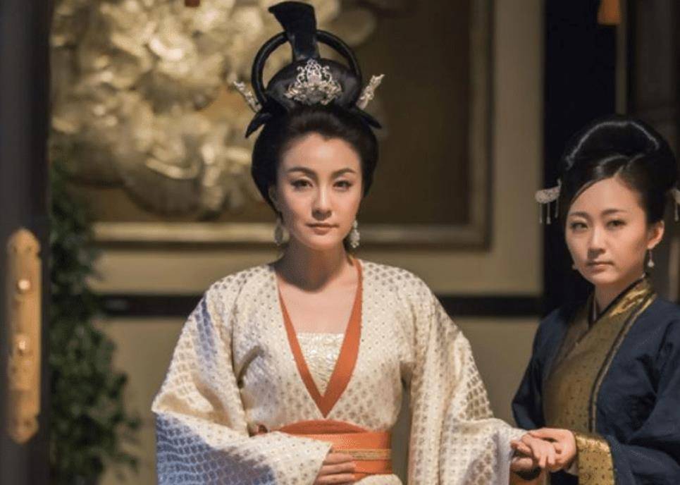 对于观众来说,古装剧中的陪嫁丫鬟可谓家喻户晓.