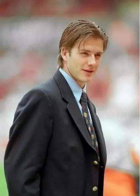 23年送14枚钻戒,贝克汉姆一边宠妻一边偷腥,维多利亚为何不离婚