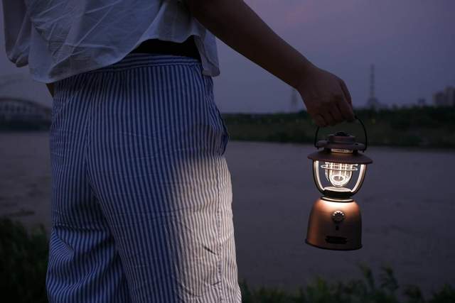 复刻经典,创新拉伸设计,傲雷 兰灯·夕影伸缩版点亮你的户外时光