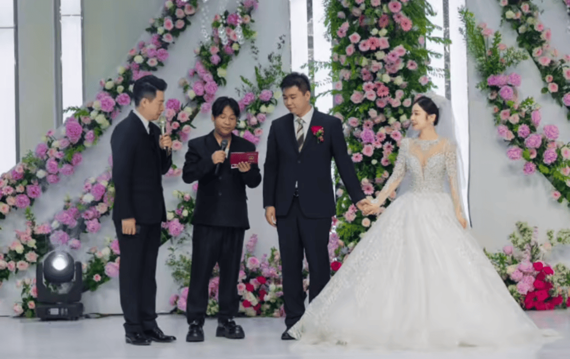 赵本山人脉好强悍!富二代结婚旗下多位艺人齐聚,宋小宝任证婚人