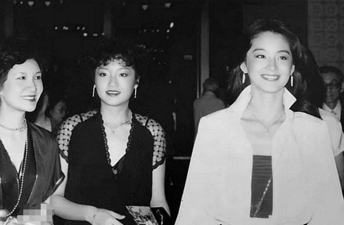 林青霞:拒绝拍戏遭人跳楼威胁,母亲被吓哭,连续6年半拍爱情片