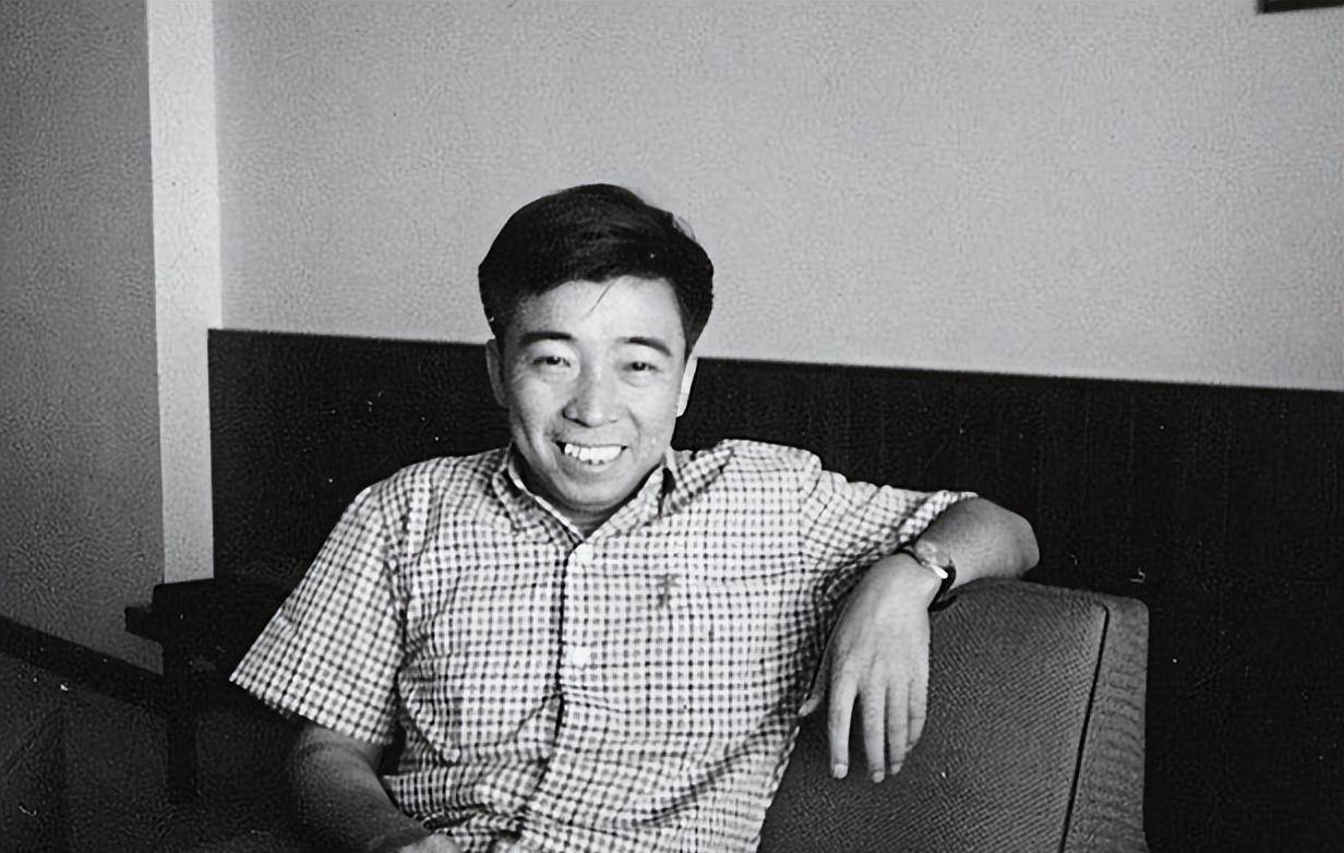 "林青霞和同学踹踹不安地试完镜头后,嗫嚅着对宋存