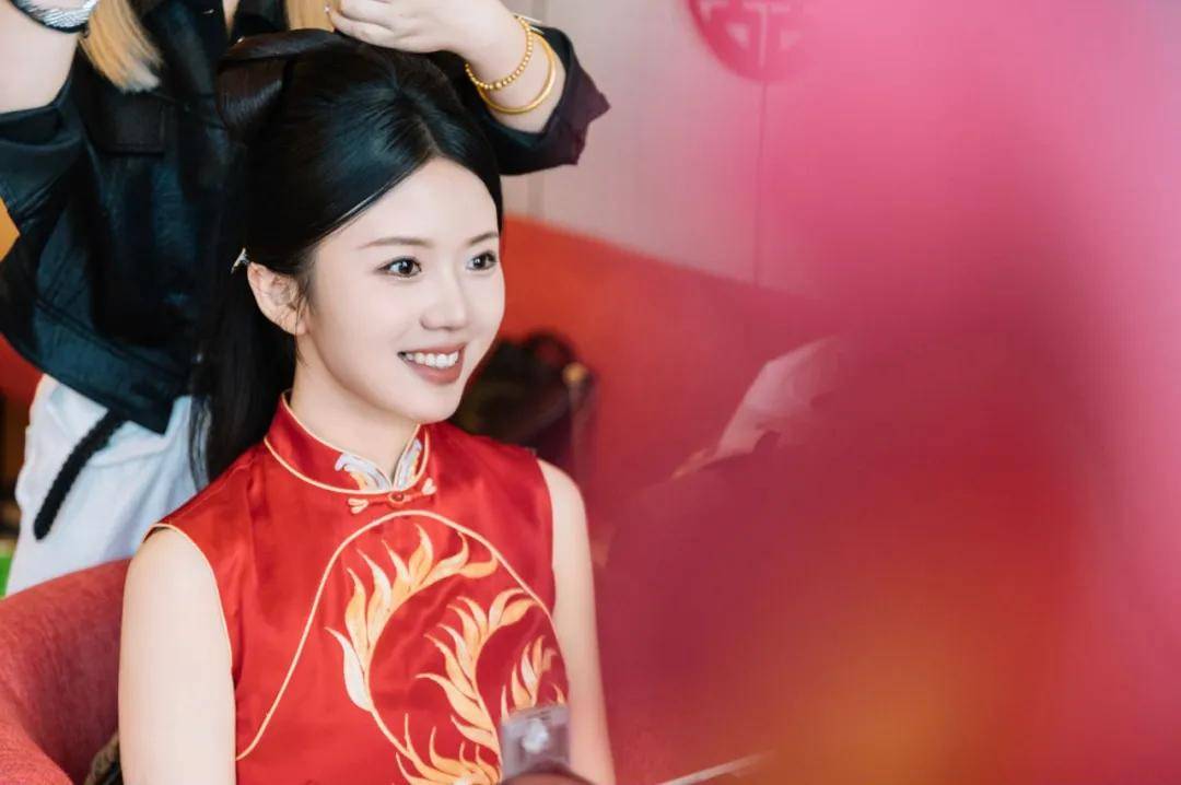 "记者:李璐璐编辑:陈佳莉5月2日,湘妹子江梦南与她的清华同学喜结连理