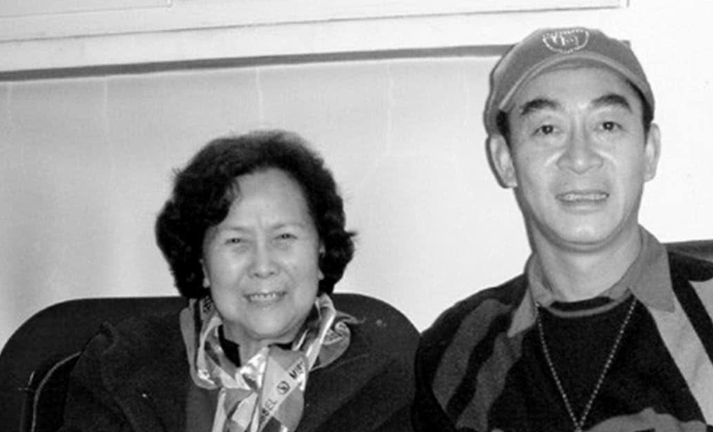 原来最后杨洁导演没有遵守承诺,还是挑选了朱琳去饰演女儿国国王,对于