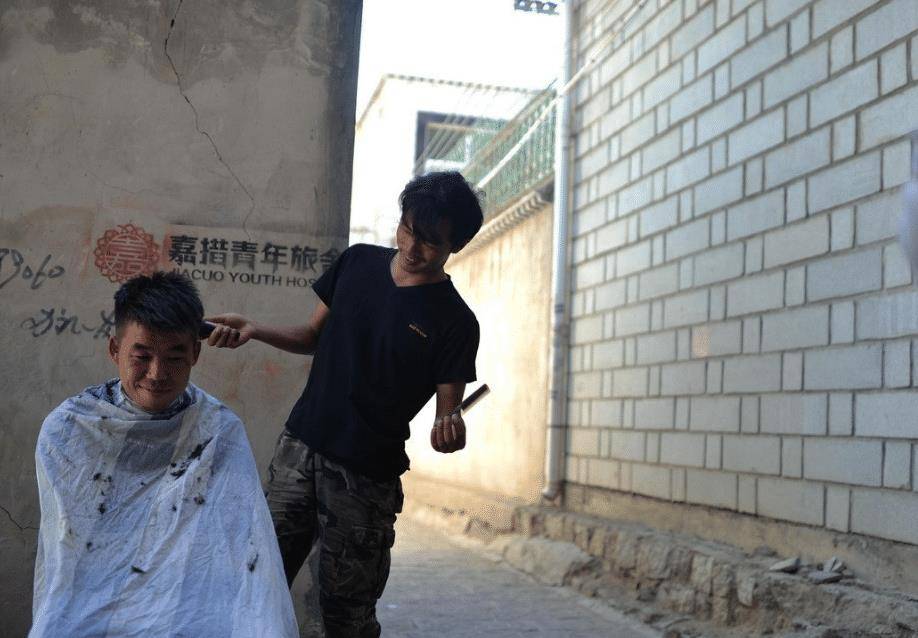 丁一舟:带着200块钱和一条狗,与病重女友穷游,如今